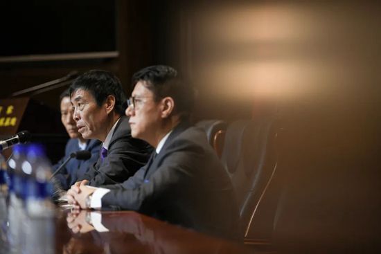 尤文官方公布了本场比赛的球员大名单，具体如下：门将：什琴斯尼、平索里奥、佩林后卫：布雷默、加蒂、达尼洛、桑德罗、怀森、鲁加尼、坎比亚索中场：洛卡特利、科斯蒂奇、麦肯尼、米雷蒂、小维阿、拉比奥特、卡维利亚、博恩德前锋：小基耶萨、弗拉霍维奇、米利克、伊尔迪兹、伊令